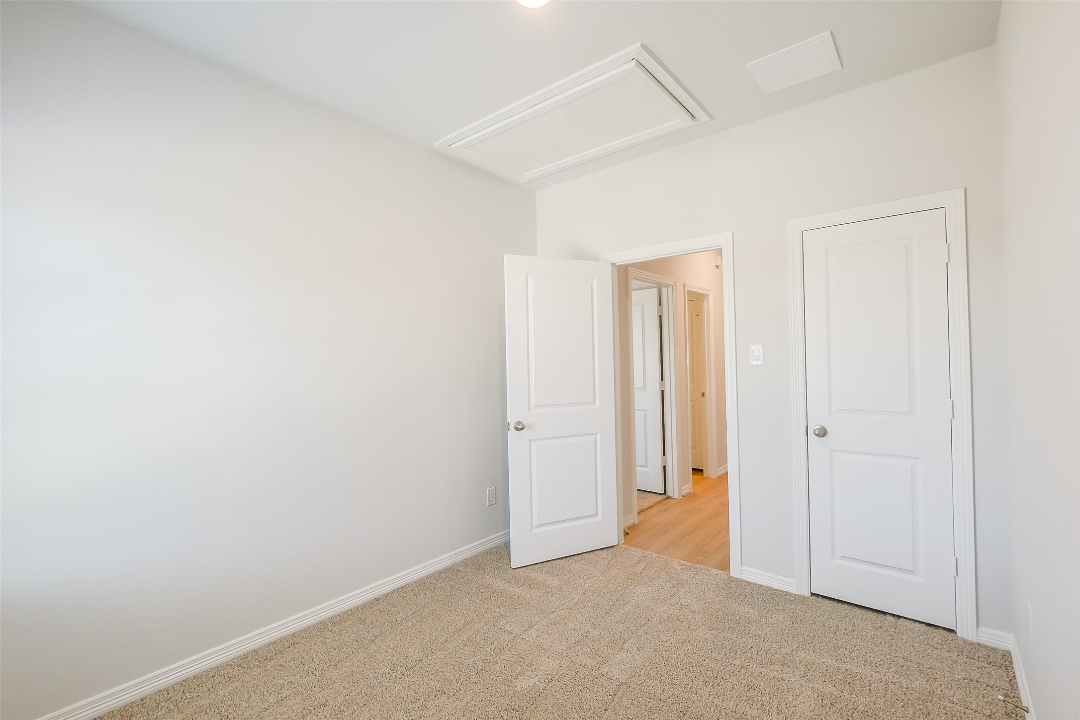 6411 Paris Street Houston, TX 77021 - Photo 25 of 33 an empty room with an entryway