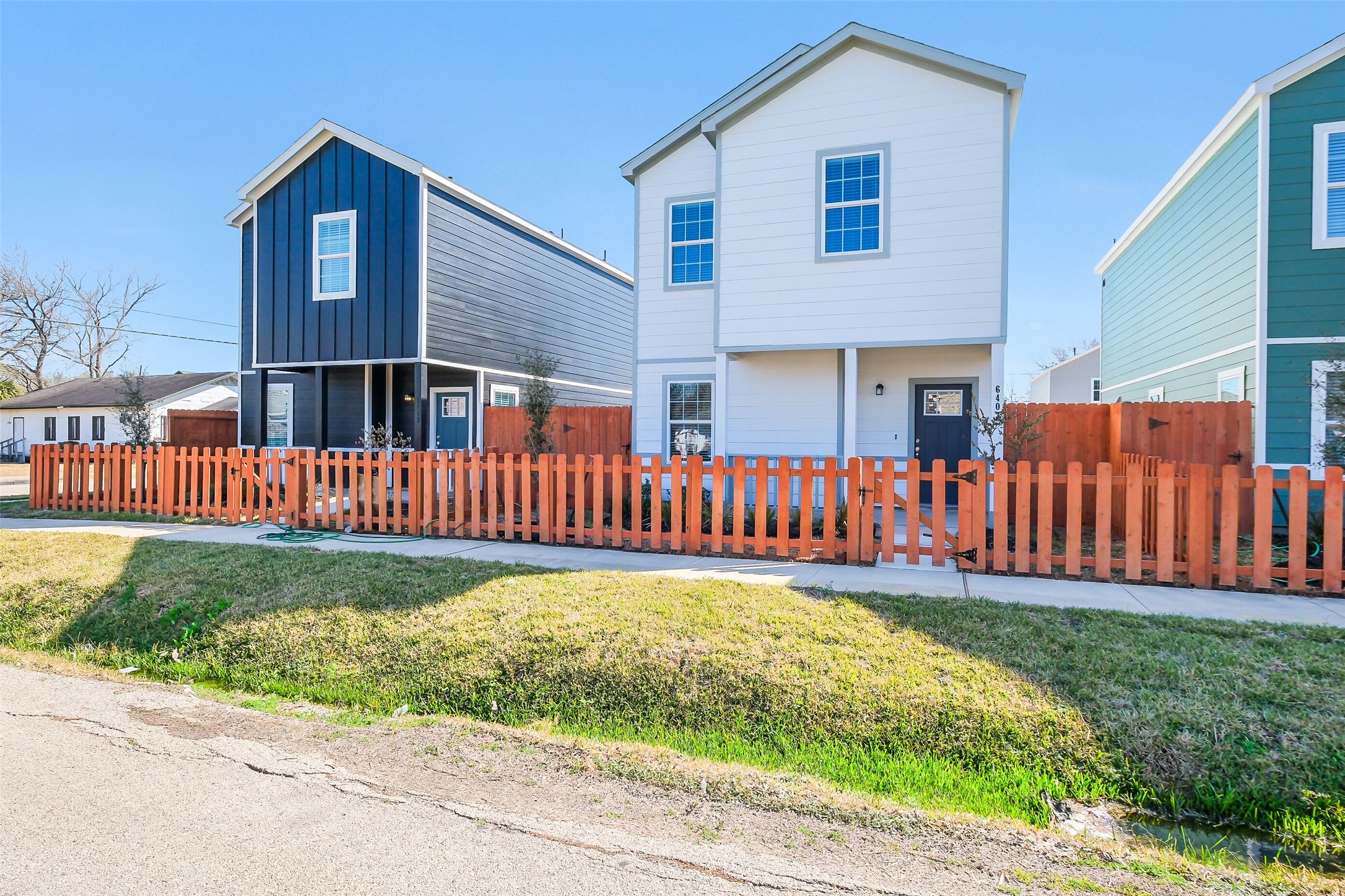 6411 Paris Street Houston, TX 77021 - Photo 3 of 33 a front view of a house with a yard and fence