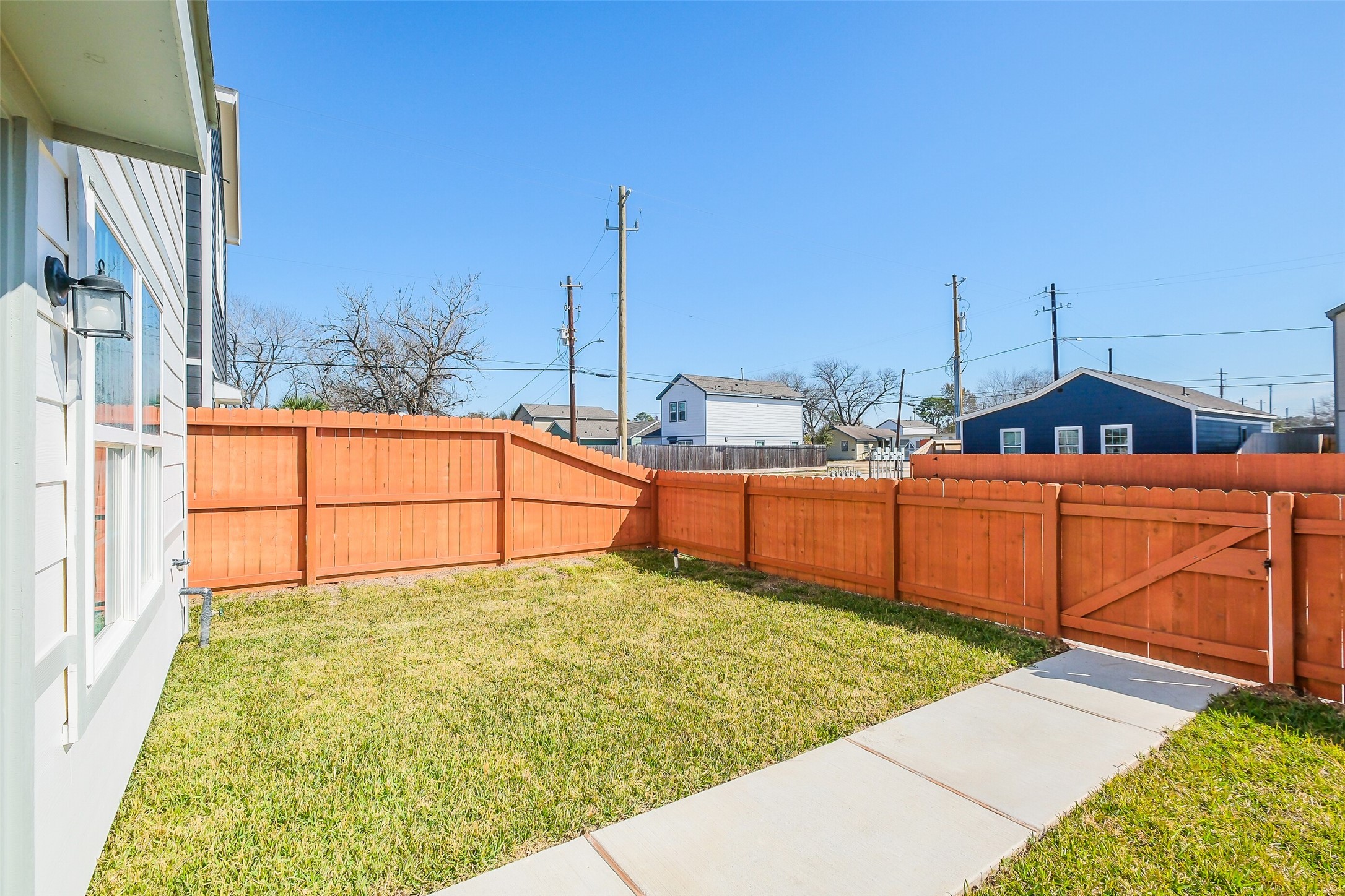 6411 Paris Street Houston, TX 77021 - Photo 31 of 33 a view of a backyard with sitting area
