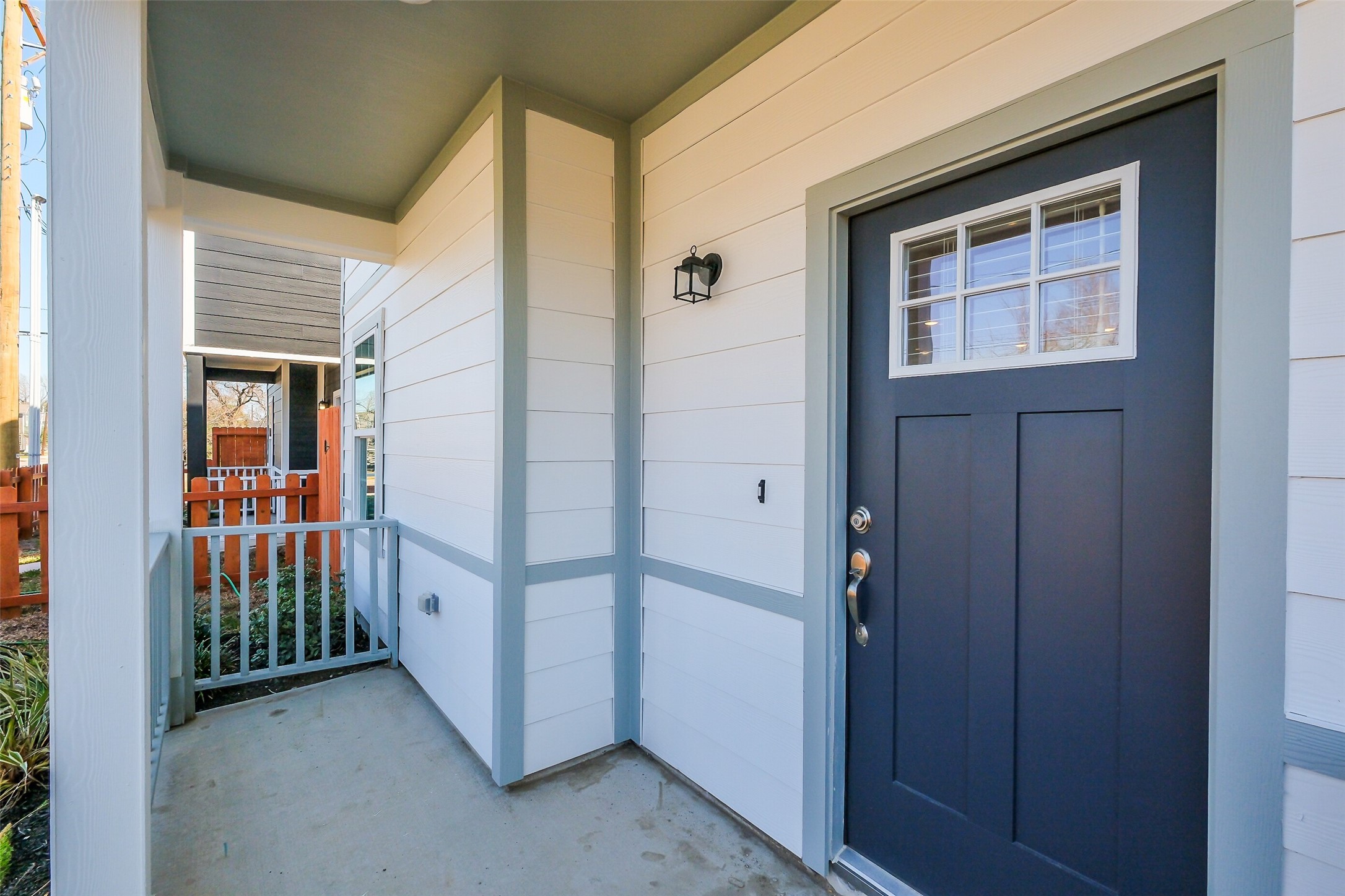 6411 Paris Street Houston, TX 77021 - Photo 5 of 33 a view of a porch of a house