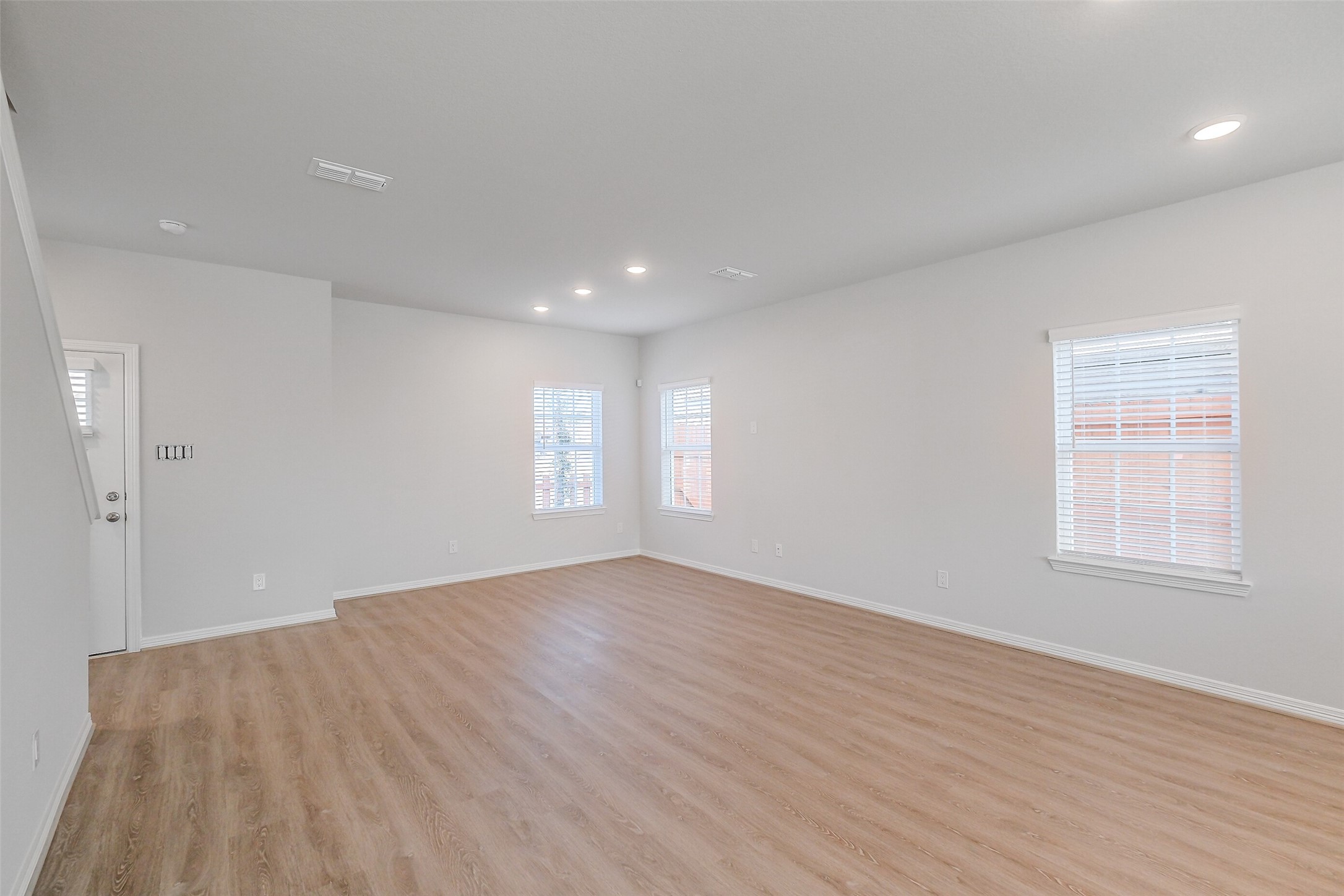6411 Paris Street Houston, TX 77021 - Photo 9 of 33 an empty room with wooden floor and windows