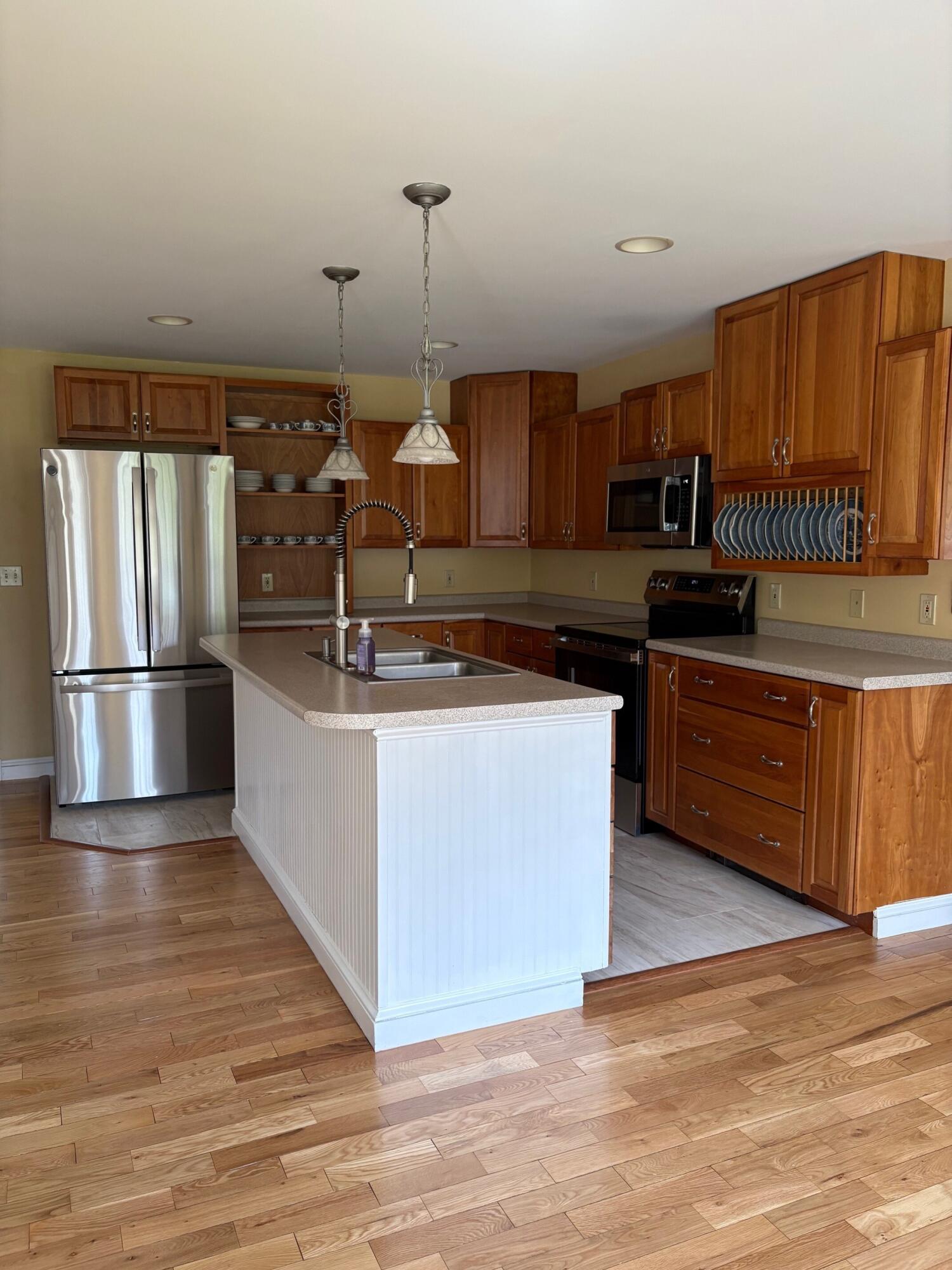 320 Holmes Road Scarborough, ME 04074 - Photo 15 of 39 Kitchen