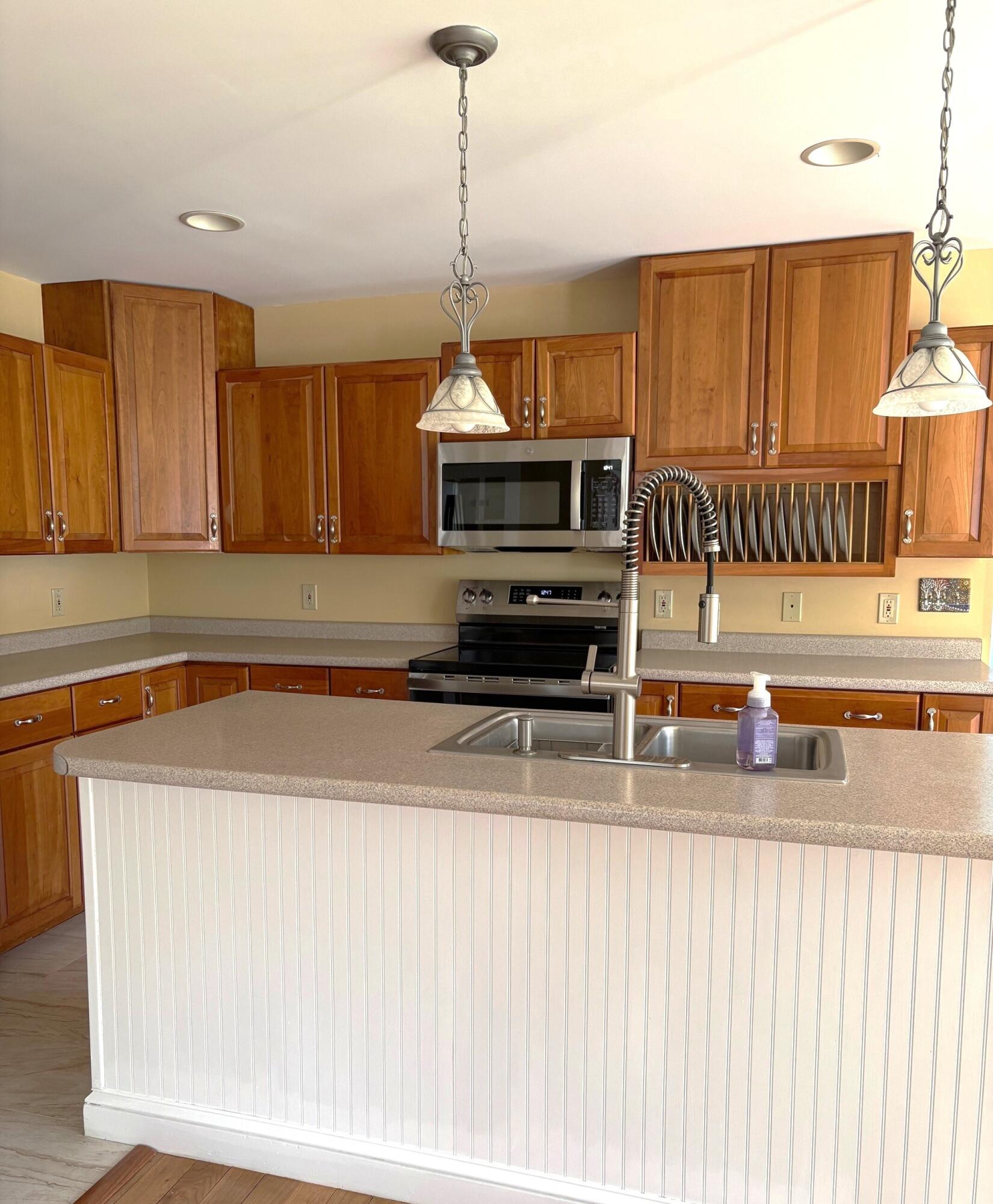 320 Holmes Road Scarborough, ME 04074 - Photo 16 of 39 Kitchen