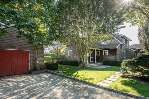 176 Sayre's Path, Wainscott, NY 11975