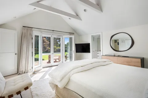 176 Sayre's Path, Wainscott, NY 11975