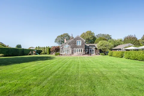 176 Sayre's Path, Wainscott, NY 11975