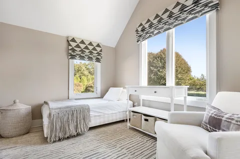 176 Sayre's Path, Wainscott, NY 11975