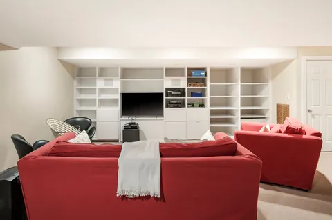 176 Sayre's Path, Wainscott, NY 11975