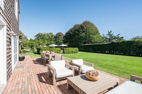 176 Sayre's Path, Wainscott, NY 11975