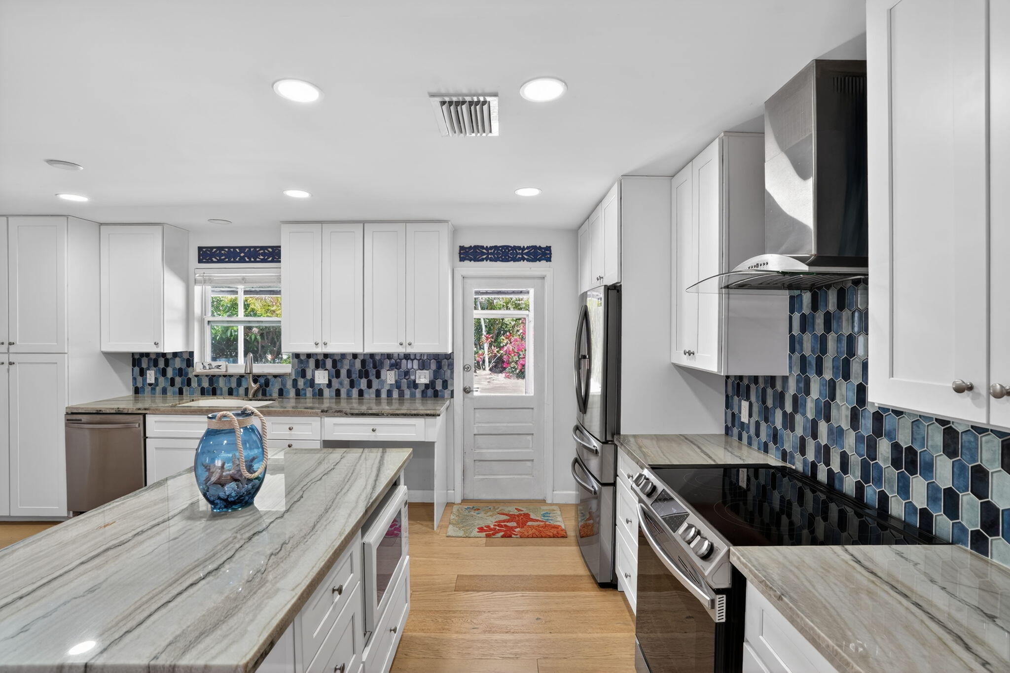40 Transylvania Avenue Key Largo, FL 33037 - Photo 23 of 53 Kitchen