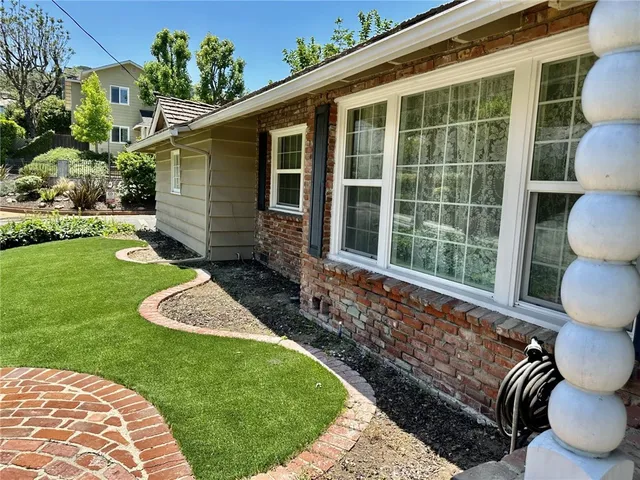 a view of a house with backyard and sitting area