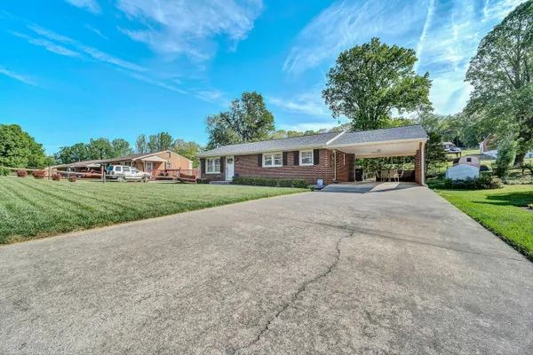 $299,950 | 3026 Pebble Drive, Roanoke, VA 24014