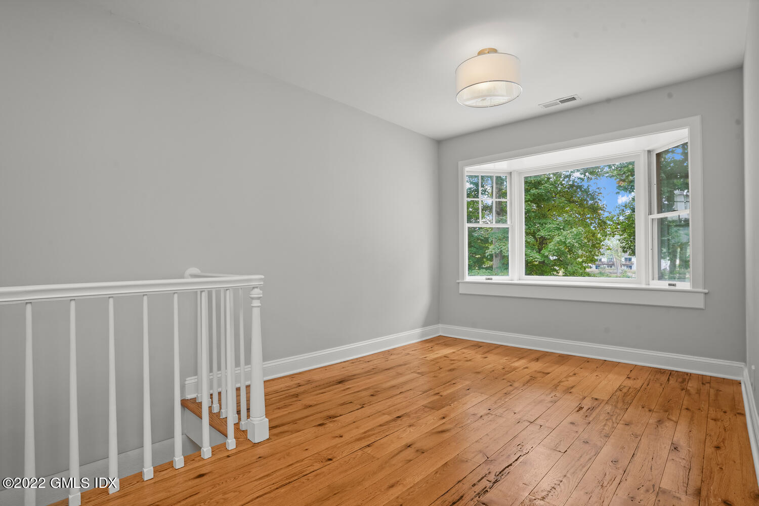 18 Cary Road Riverside, CT 06878 - Photo 7 of 10 18 Cary Rd Riverside CT 06878-large-004-