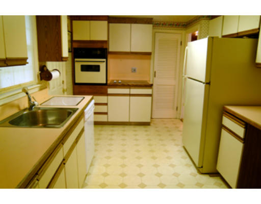 42 Perry Drive Needham, MA 02492 - Photo 5 of 6 Gallery Image 5