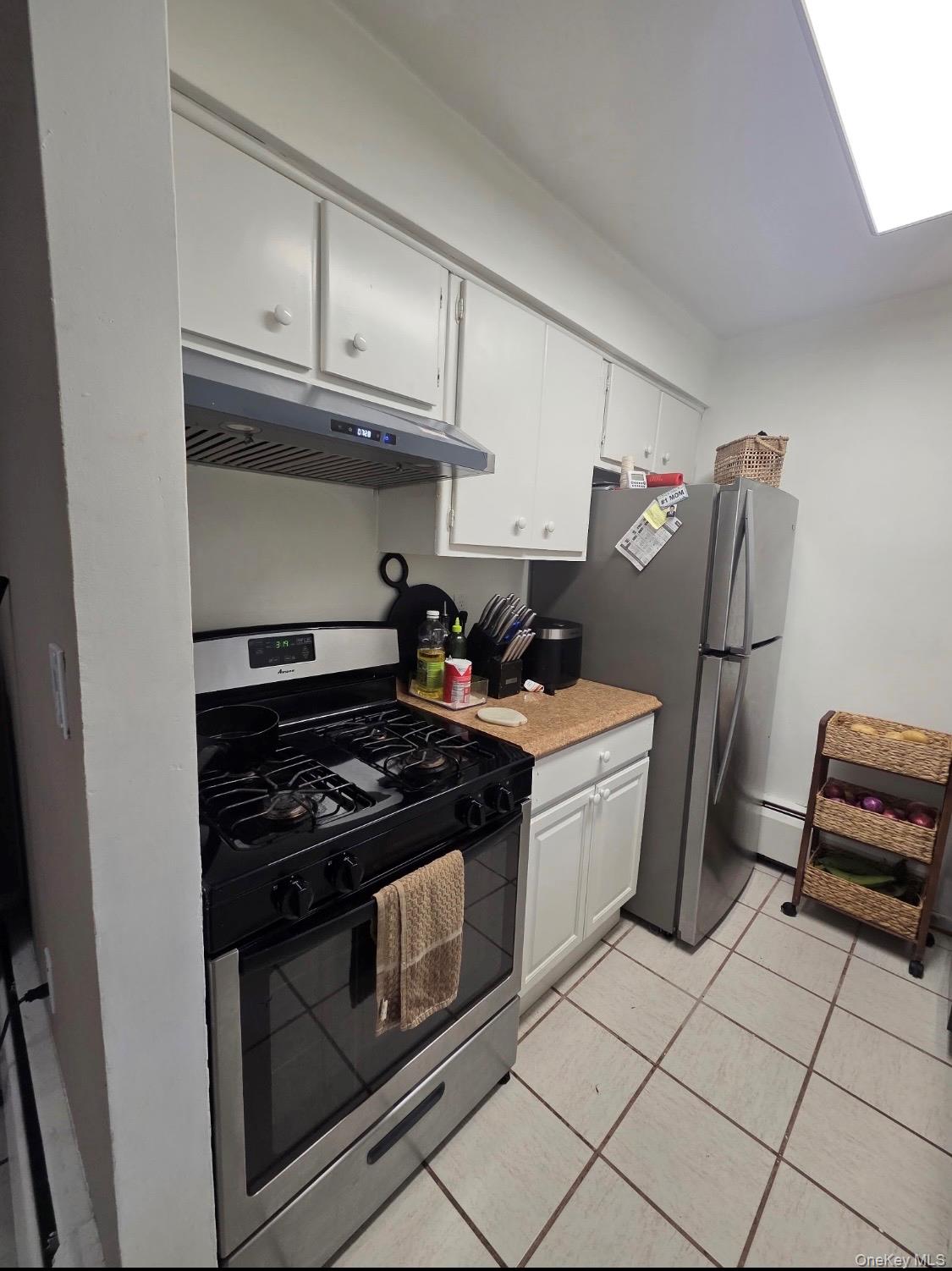 19 Tanager Road, Unit 1902 Monroe, NY 10950 - Photo 4 of 9 a kitchen with granite countertop a stove and a refrigerator