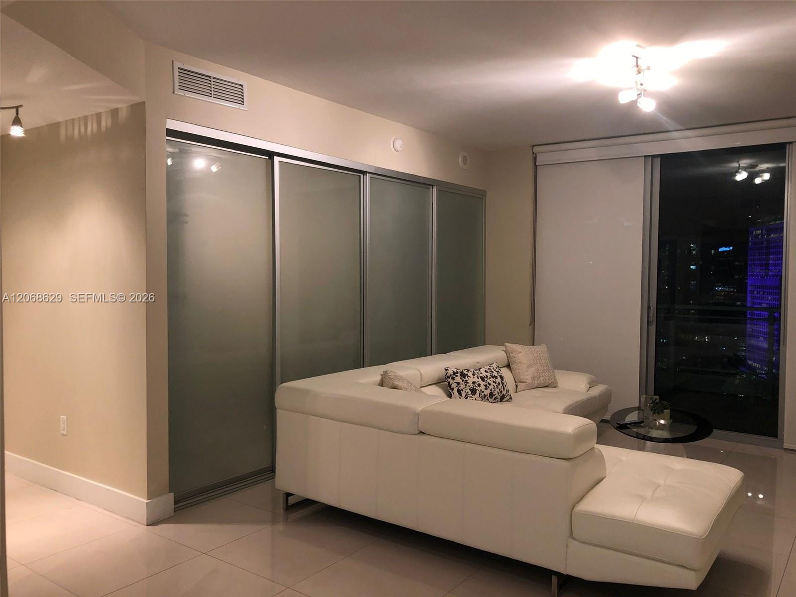 90 Southwest 3rd Street, Unit 3802 Miami, FL 33130 - Photo 8 of 20 Gallery Image 8