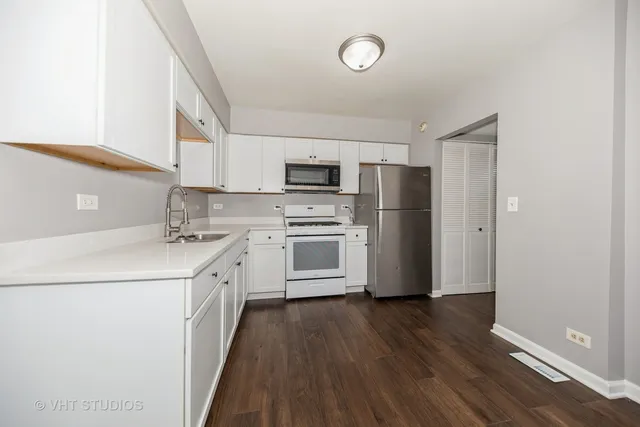 $2,150 | 10 Tower Court, Unit 10, Downers Grove, IL 60516