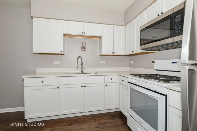 $2,150 | 10 Tower Court, Unit 10, Downers Grove, IL 60516