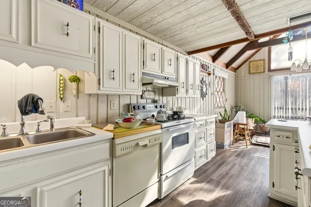 $400,000 | 452 East Sugarbush Drive, Dillard, GA 30537