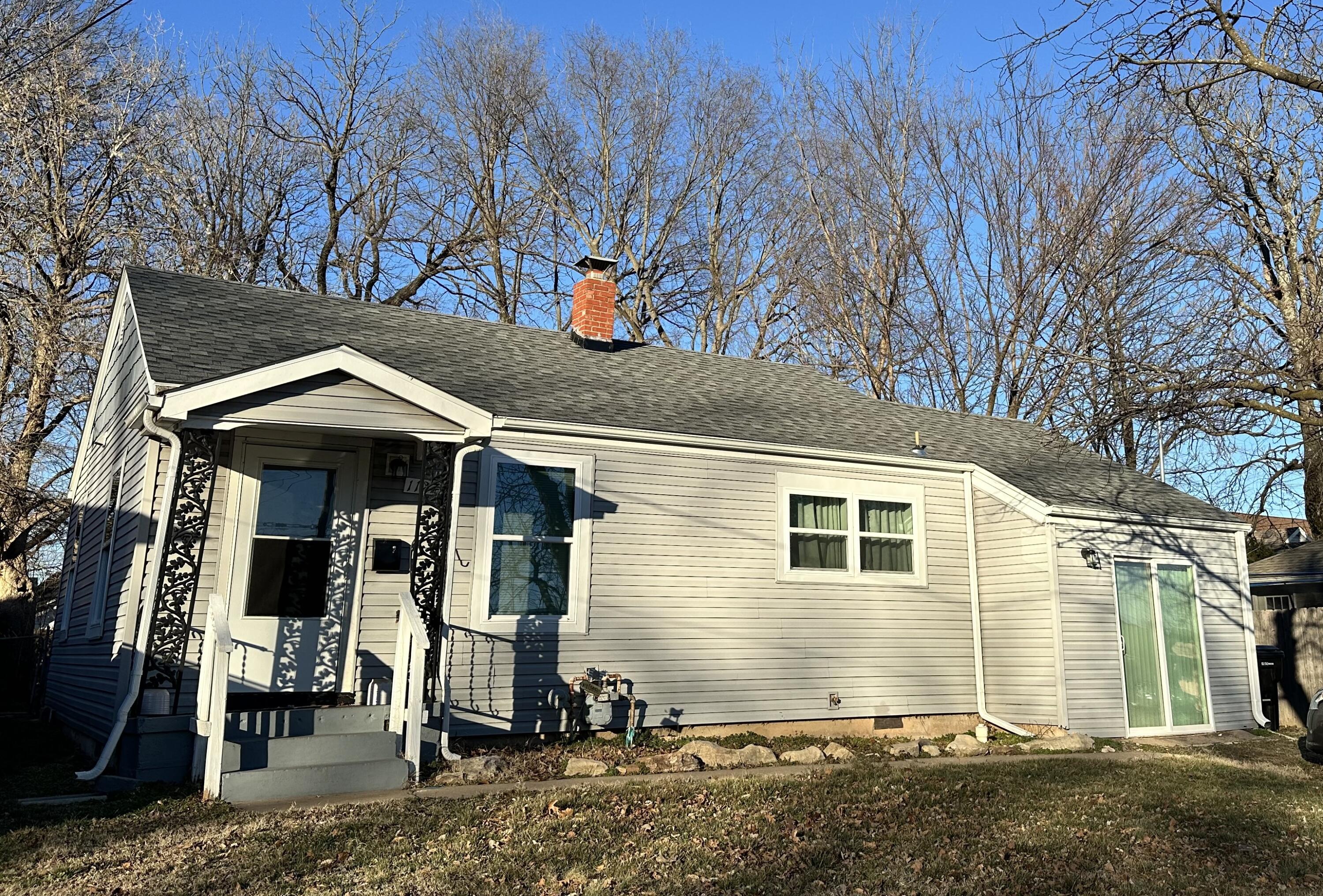 1127 East Pacific Street Springfield, MO 65803 - Photo 2 of 12 Front 02