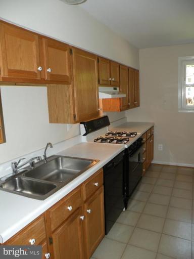 710 Roxboro Road Rockville, MD 20850 - Photo 8 of 29 Kitchen