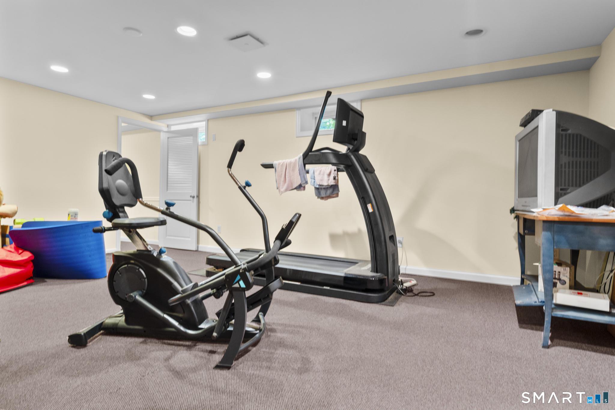 42 Sturbridge Hill Road New Canaan, CT 06840 - Photo 25 of 27