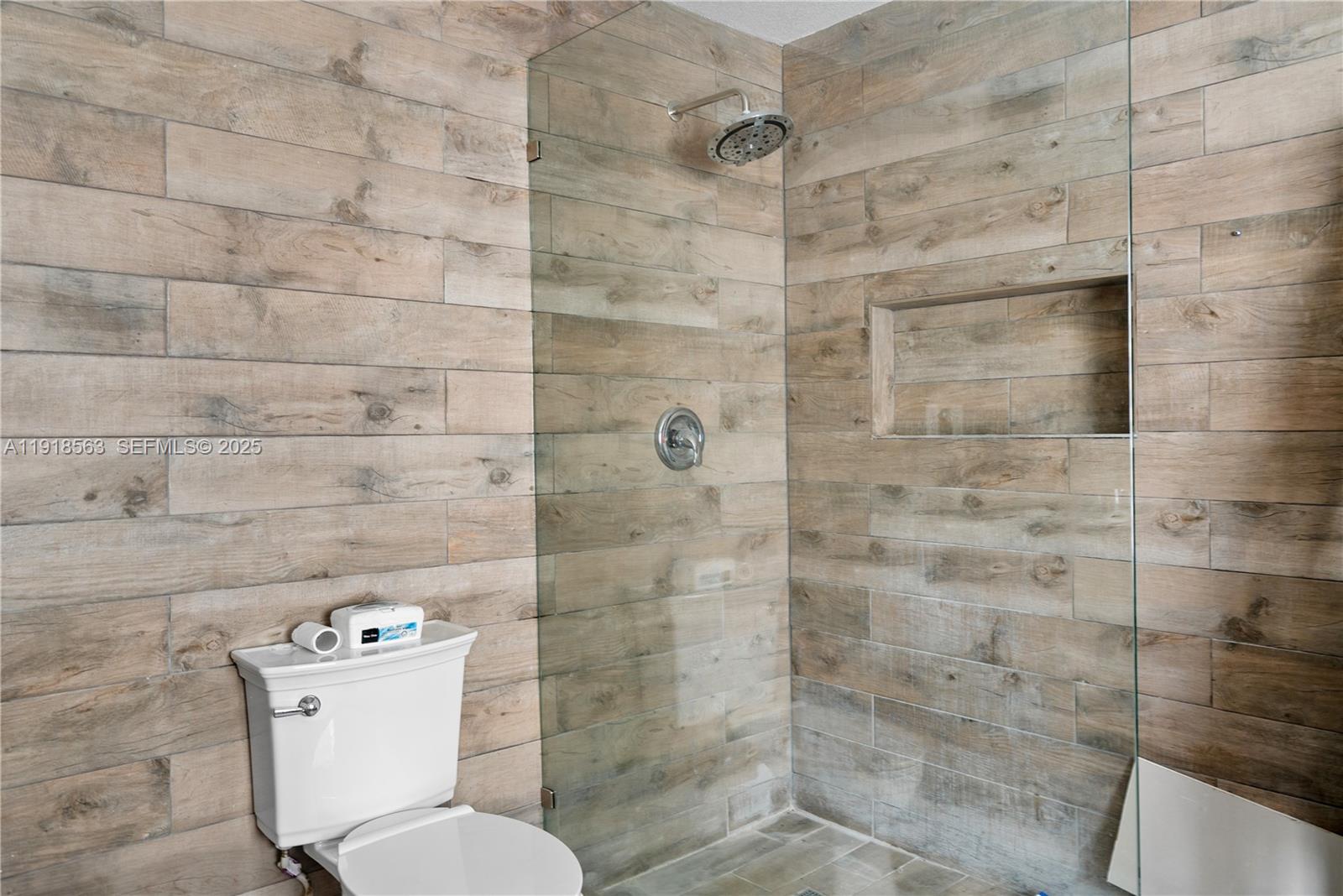 561 Gordon Circle Key Largo, FL 33037 - Photo 14 of 23