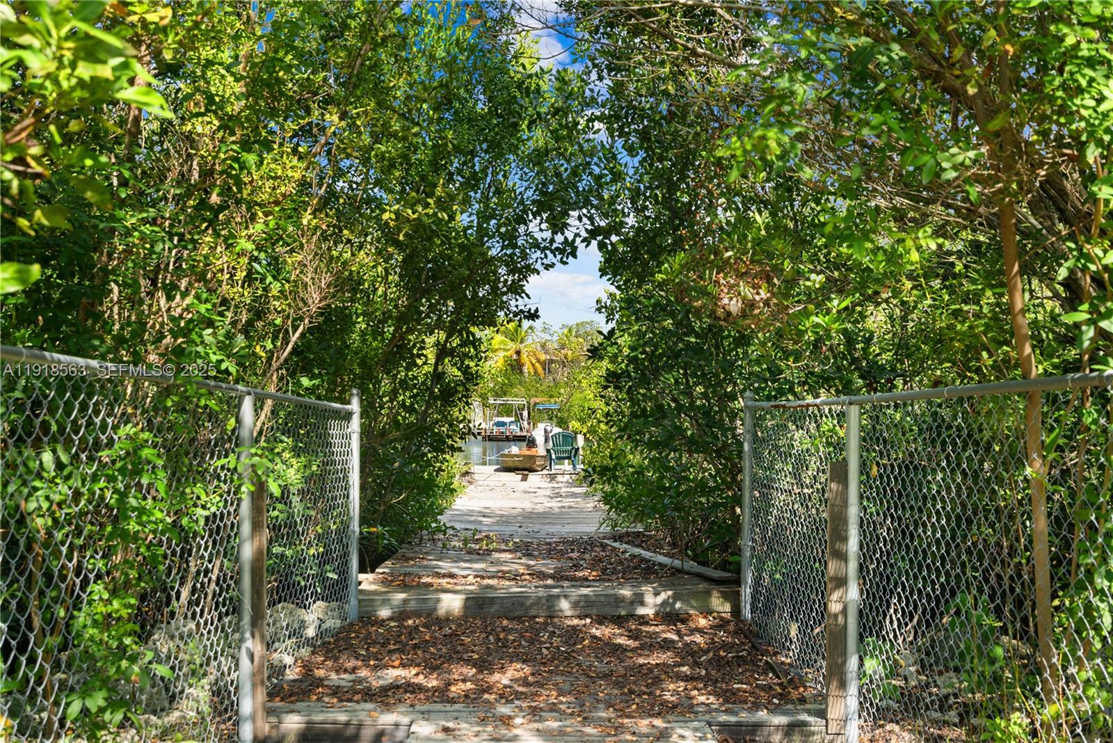 561 Gordon Circle Key Largo, FL 33037 - Photo 17 of 23