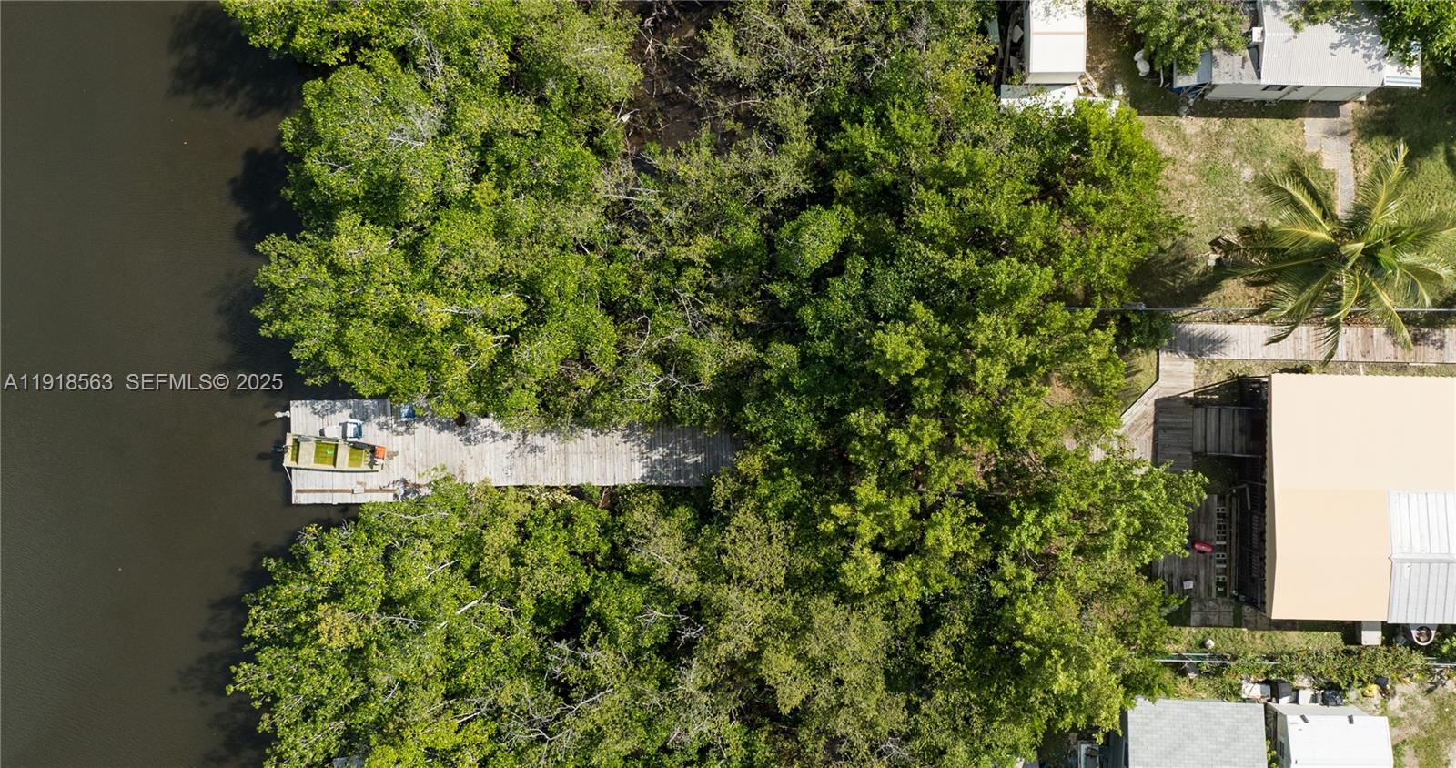 561 Gordon Circle Key Largo, FL 33037 - Photo 2 of 23