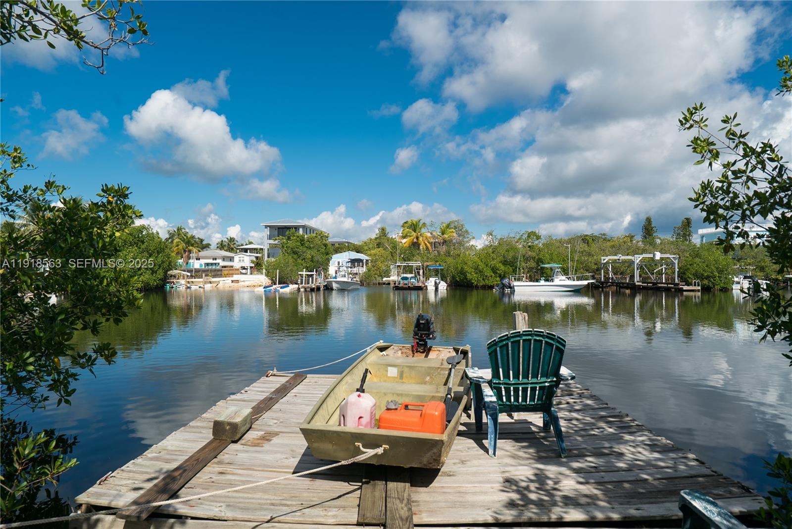 561 Gordon Circle Key Largo, FL 33037 - Photo 3 of 23