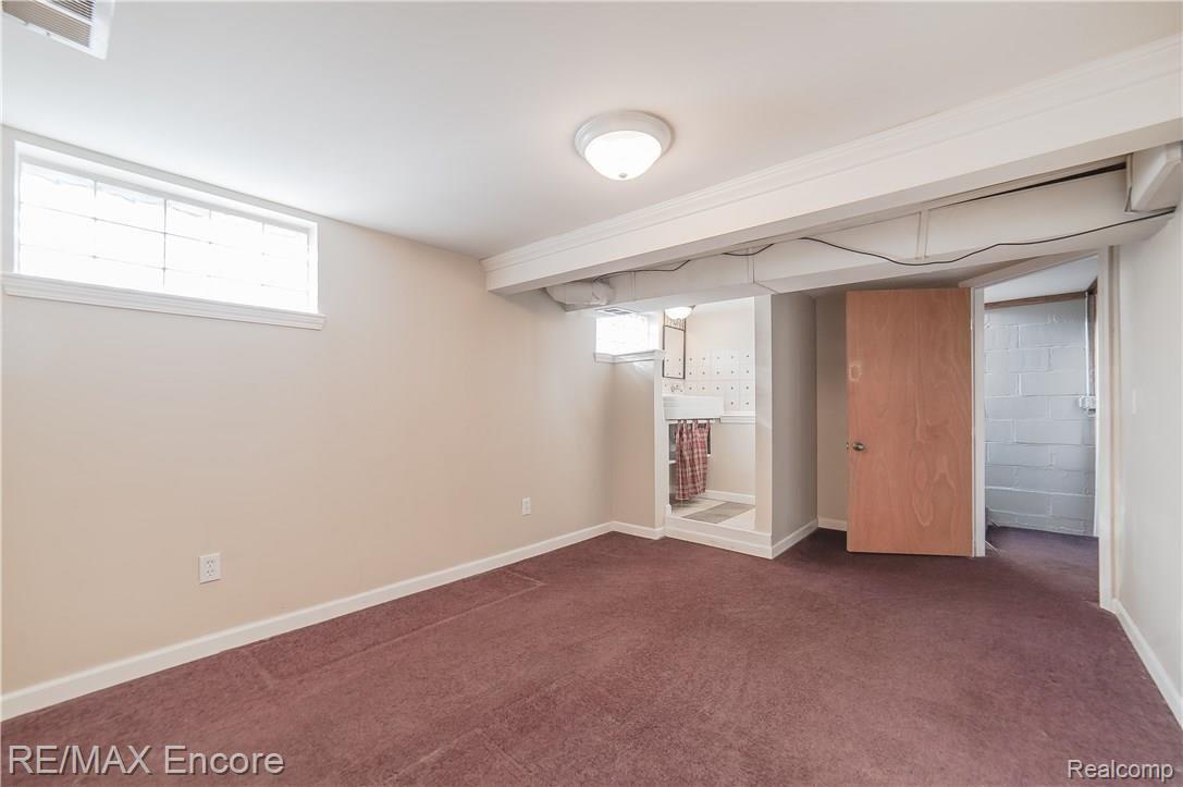 1217 Merry Road Waterford, MI 48328 - Photo 18 of 23 1217 Merry Rd-21.jpg