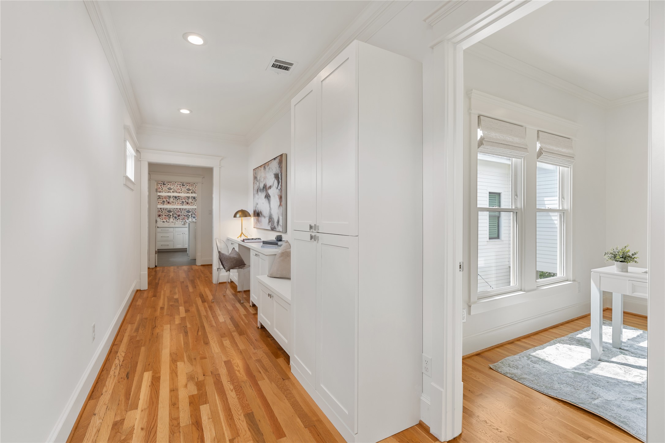 925 Tulane Street, Unit A Houston, TX 77008 - Photo 28 of 49 Throughout the second floor, tall ceilings and hardwood floors lead past tranquil bedrooms and custom built-in work/study space.