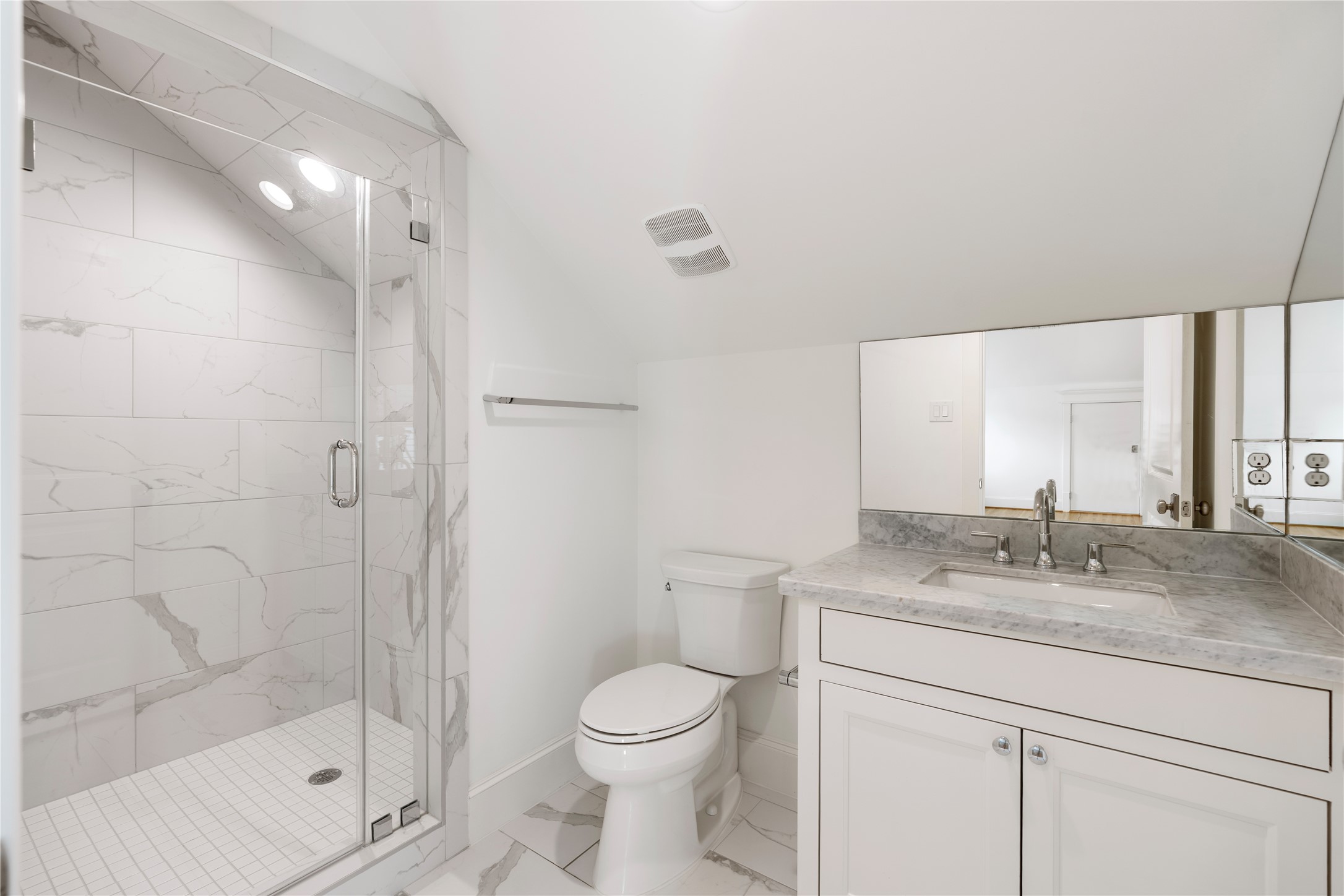 925 Tulane Street, Unit A Houston, TX 77008 - Photo 47 of 49 The third-floor bathroom is finished with a frameless glass shower and marble details.