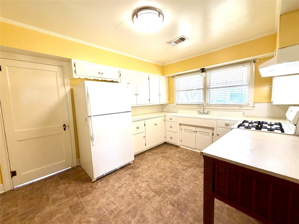 1104 Marie Street Brenham, TX 77833 - Photo 13 of 27