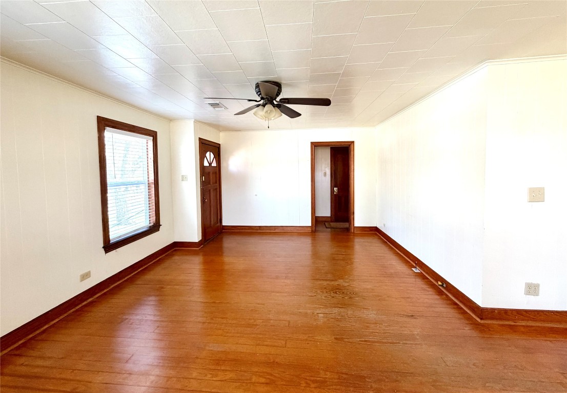 1104 Marie Street Brenham, TX 77833 - Photo 5 of 27