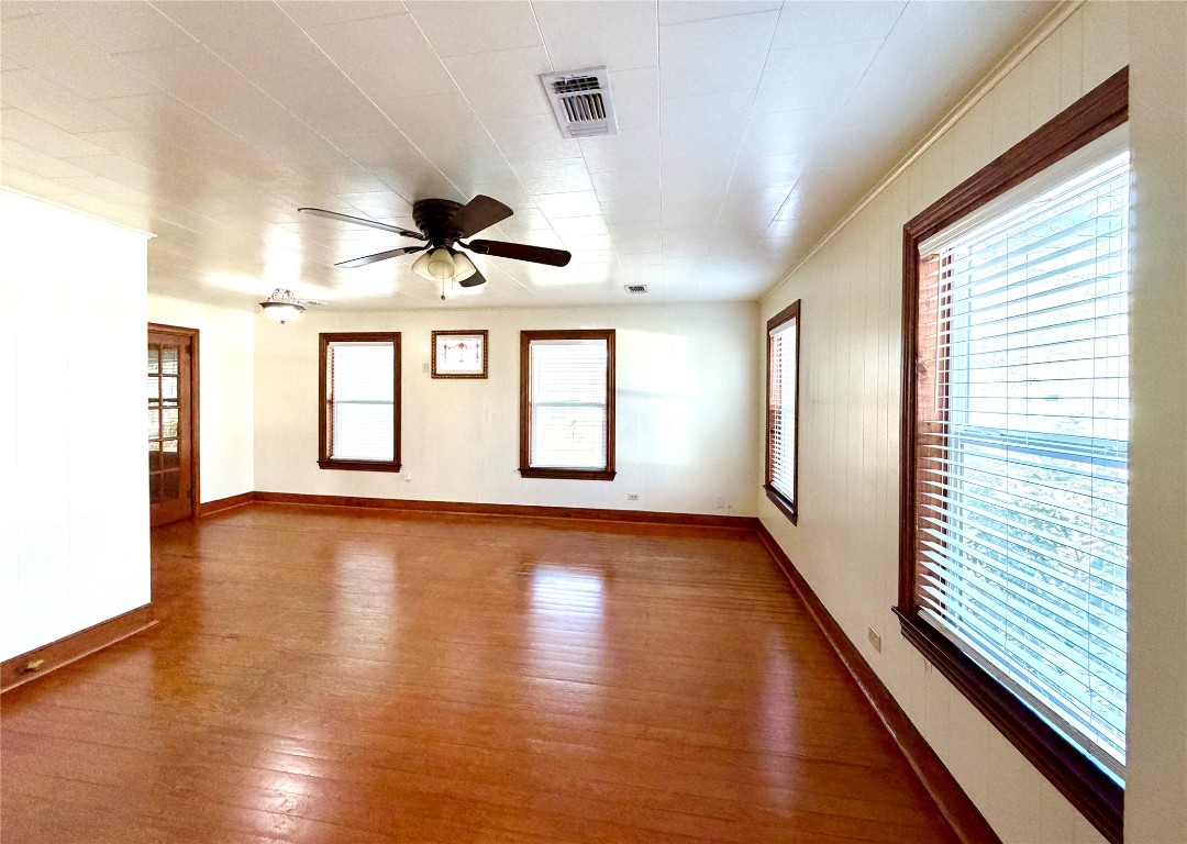 1104 Marie Street Brenham, TX 77833 - Photo 7 of 27