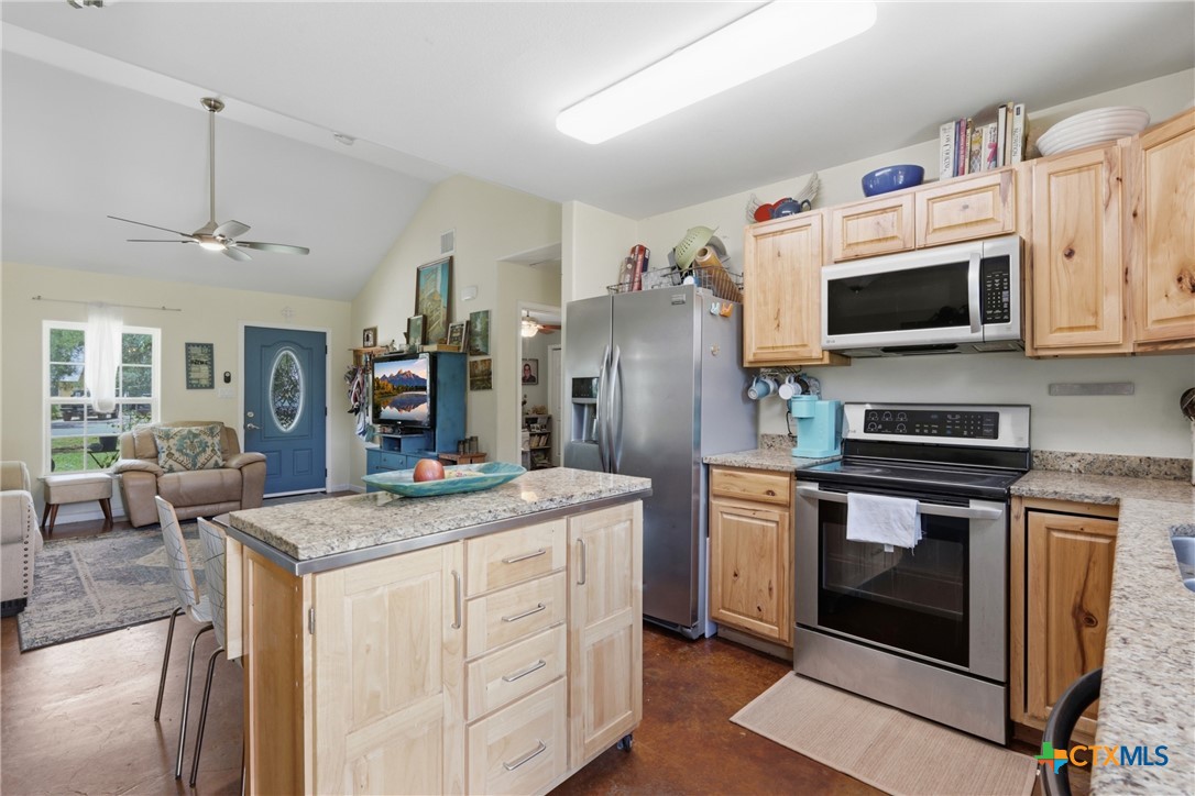 554 West Austin Street Luling, TX 78648 - Photo 18 of 47