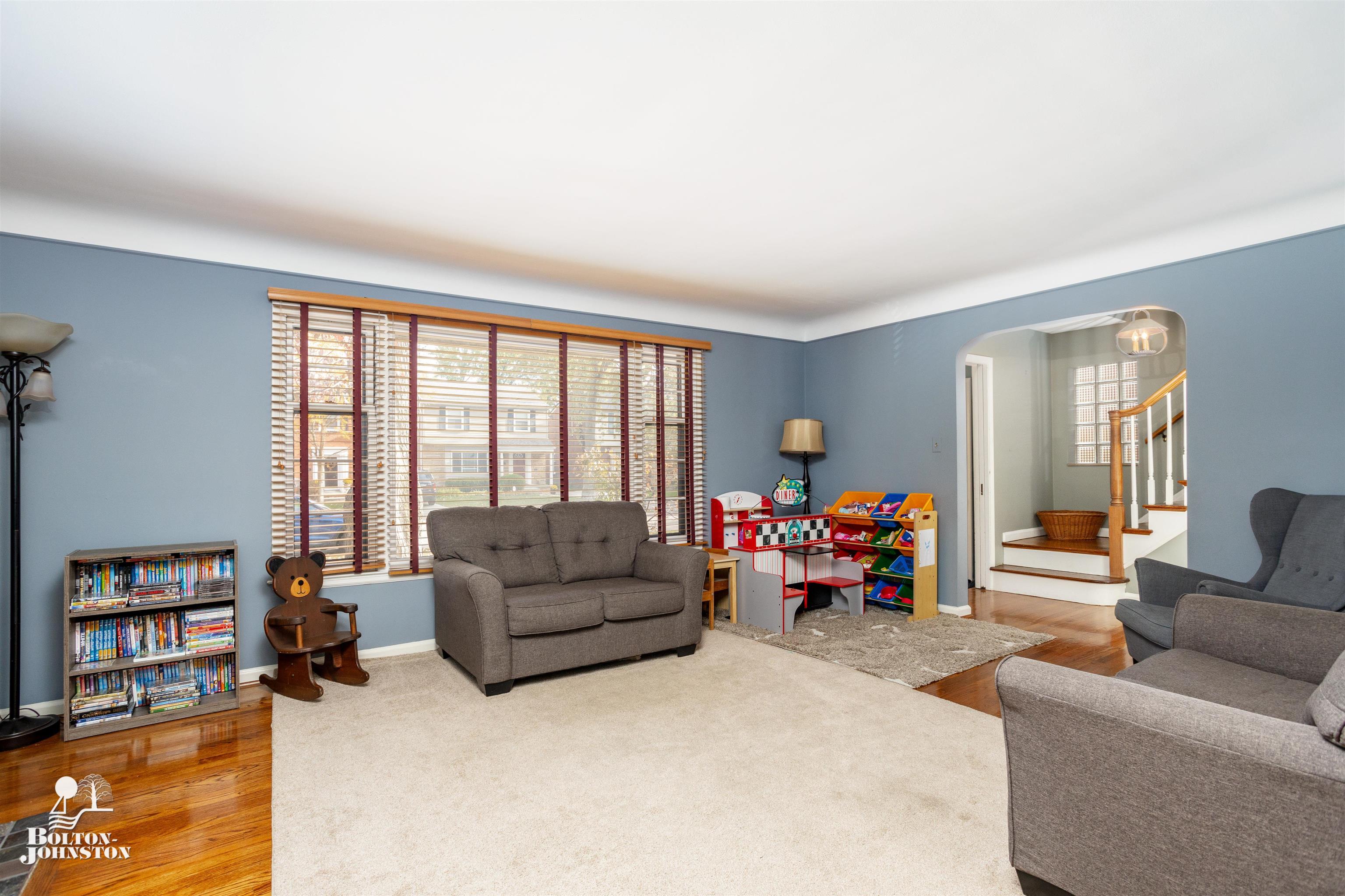 1977 Littlestone Road Grosse Pointe, MI 48236 - Photo 8 of 34 Living Room