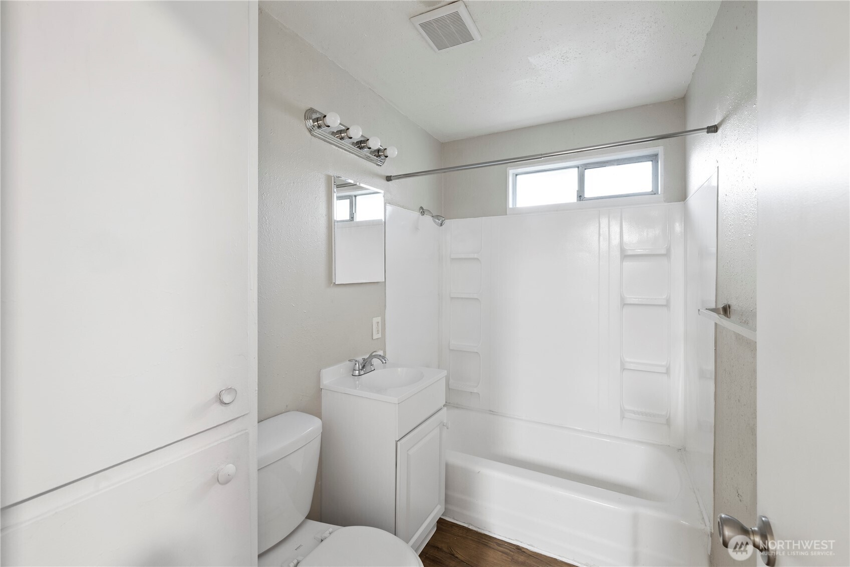 4809 South 252nd Place Kent, WA 98032 - Photo 4 of 5