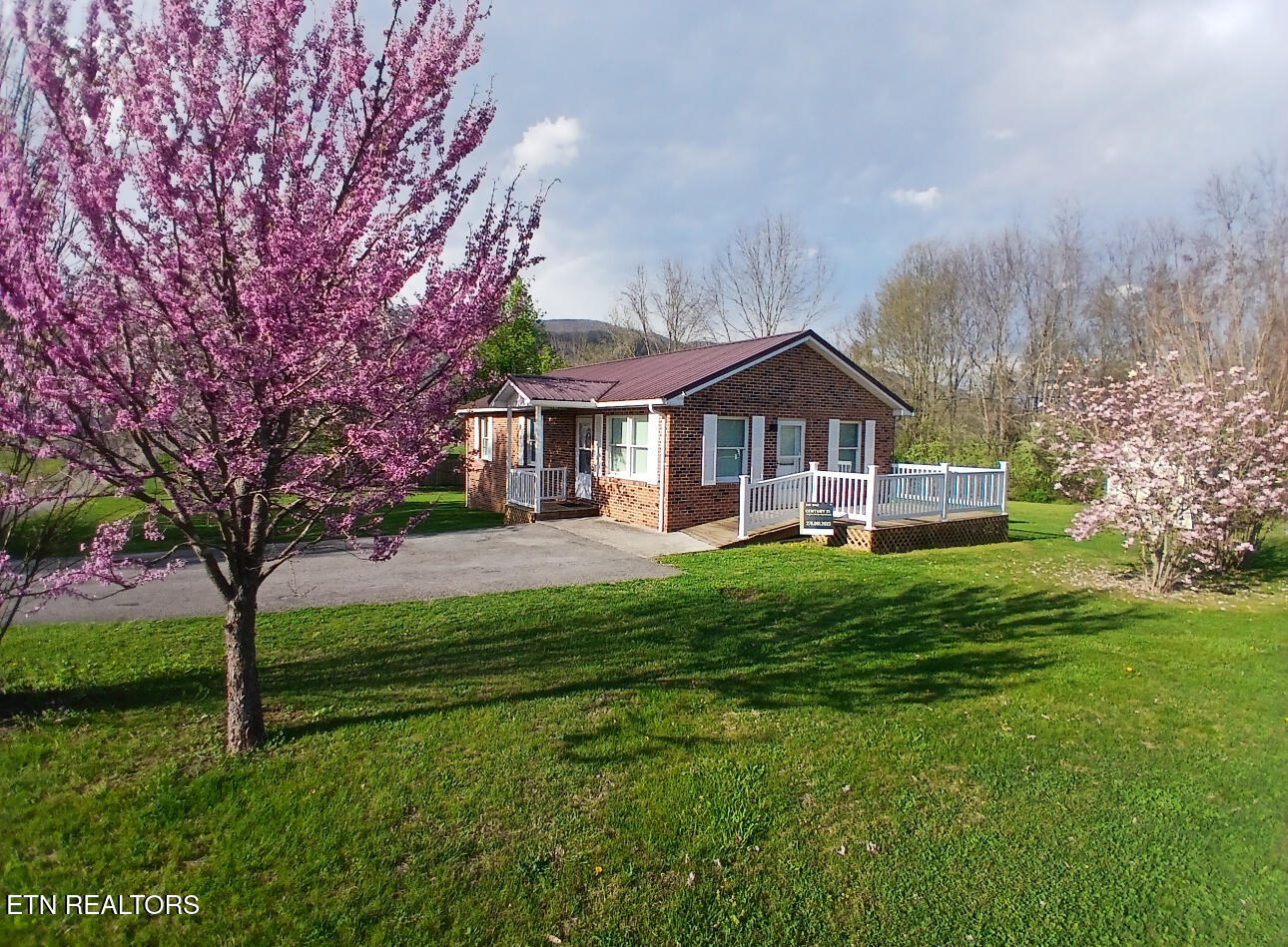 298 Stapleton Road Ewing, VA 24248 - Photo 2 of 18 IMG_5880