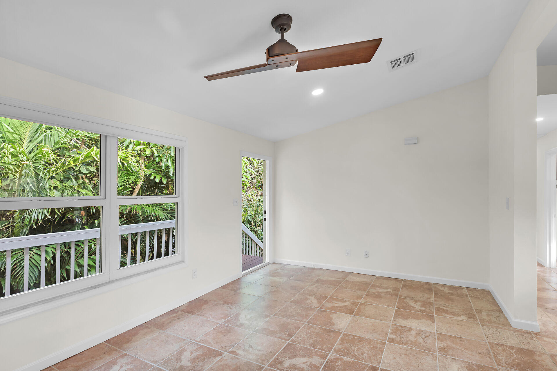 27018 Angelfish Road Summerland Key, FL 33042 - Photo 22 of 48 Living Room