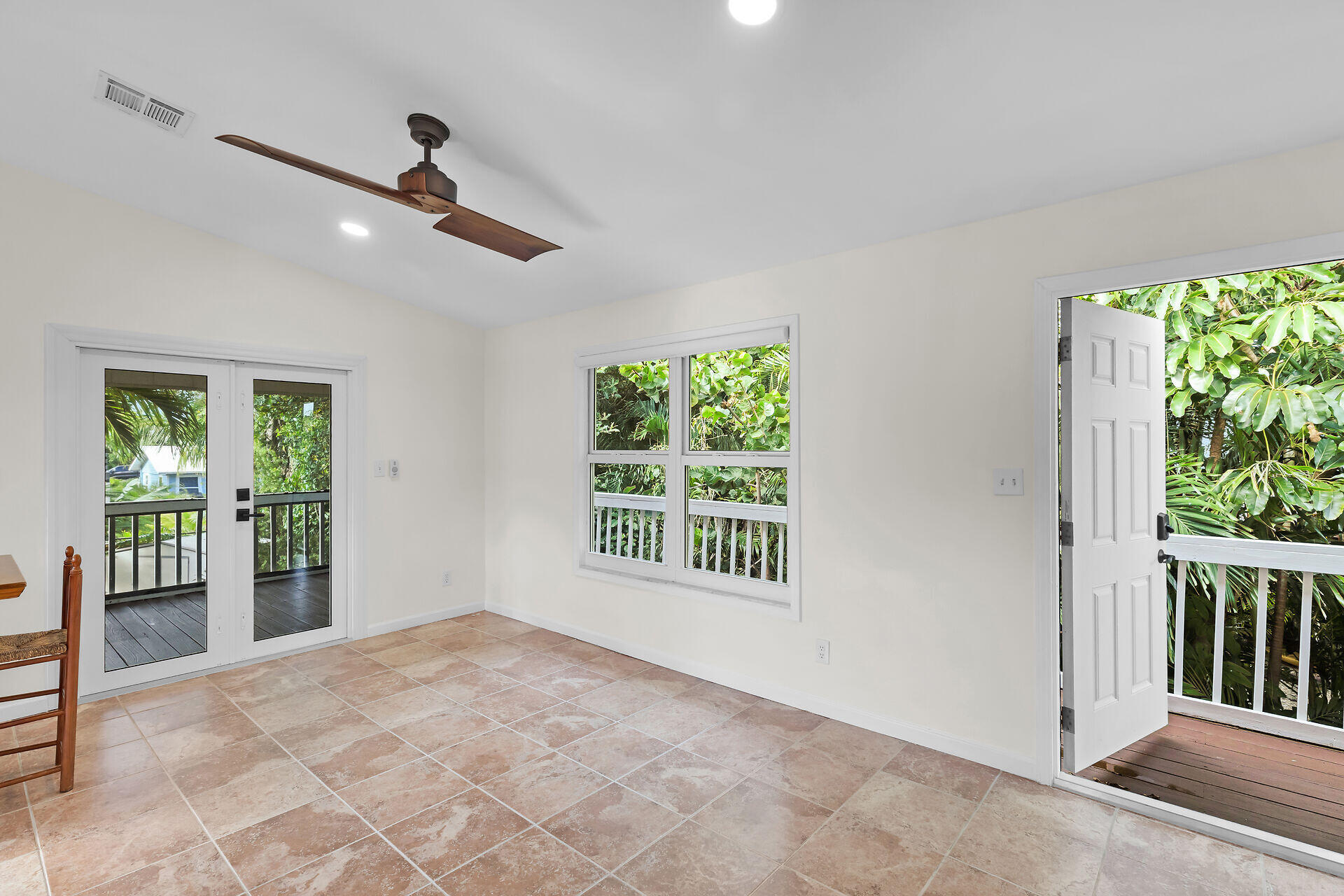 27018 Angelfish Road Summerland Key, FL 33042 - Photo 23 of 48 Living Room