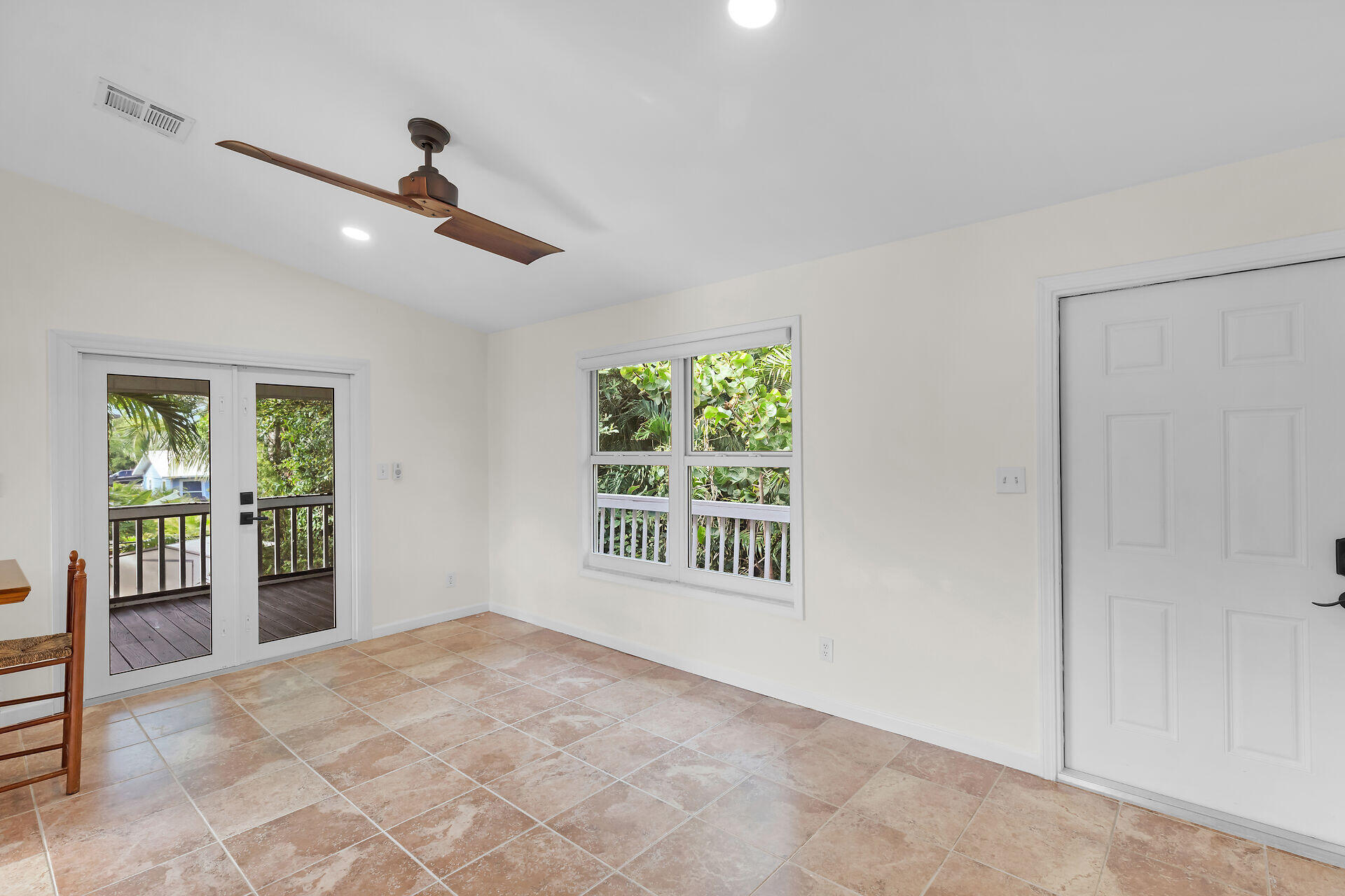 27018 Angelfish Road Summerland Key, FL 33042 - Photo 24 of 48 Living Room