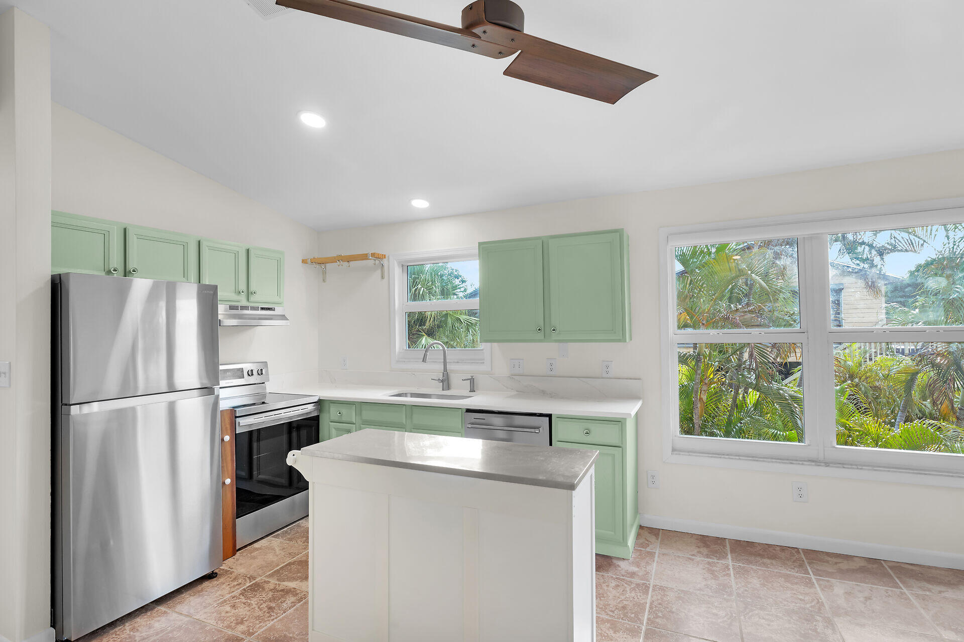 27018 Angelfish Road Summerland Key, FL 33042 - Photo 27 of 48 Modern Kitchen