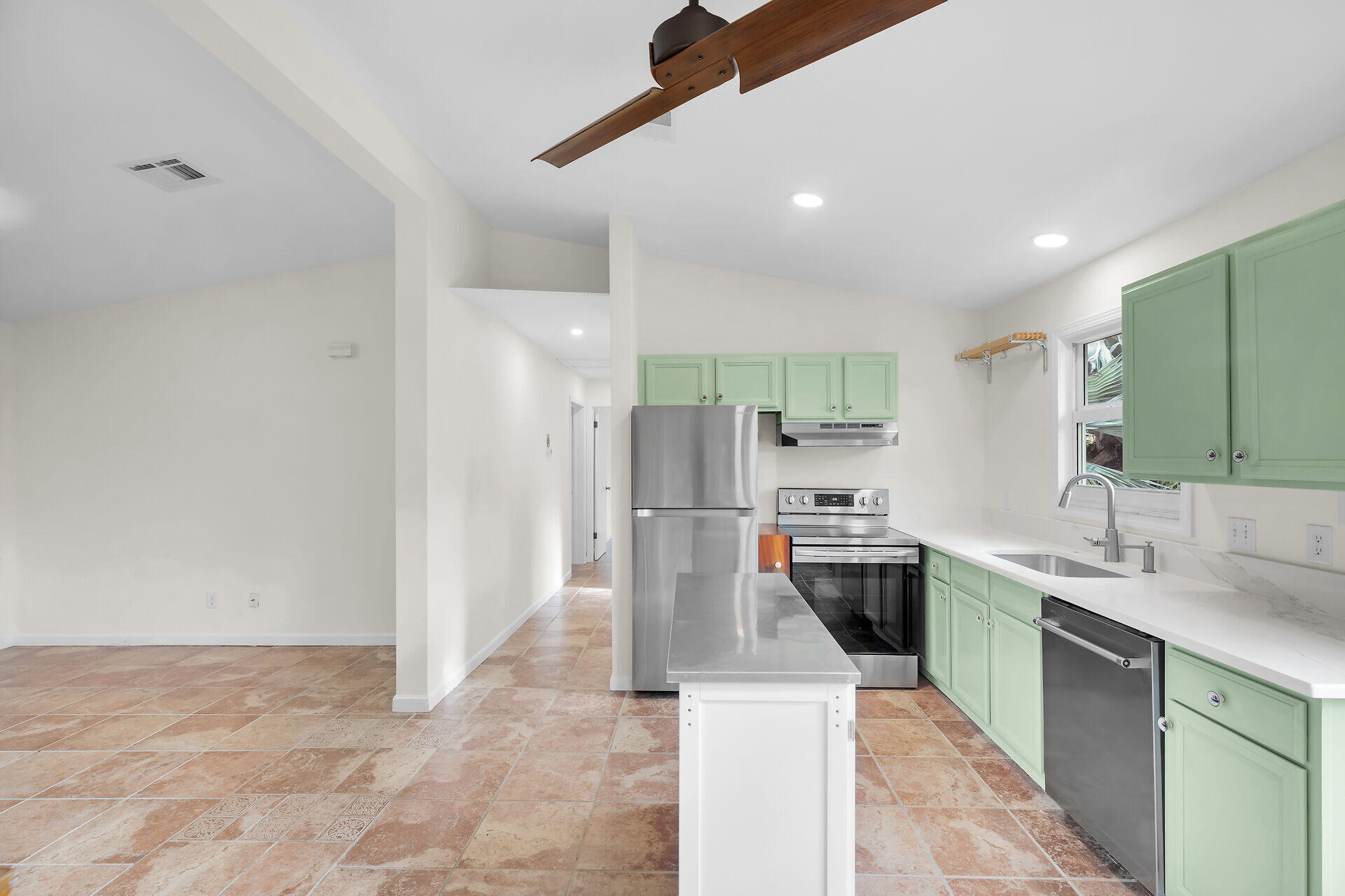 27018 Angelfish Road Summerland Key, FL 33042 - Photo 29 of 48 Updated Modern Kitchen