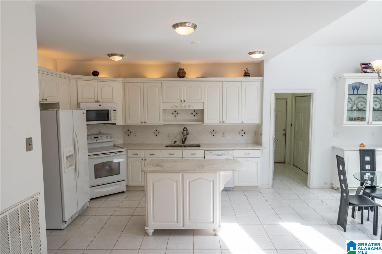862 Meadow Ridge Lane Birmingham, AL 35242 - Photo 4 of 41