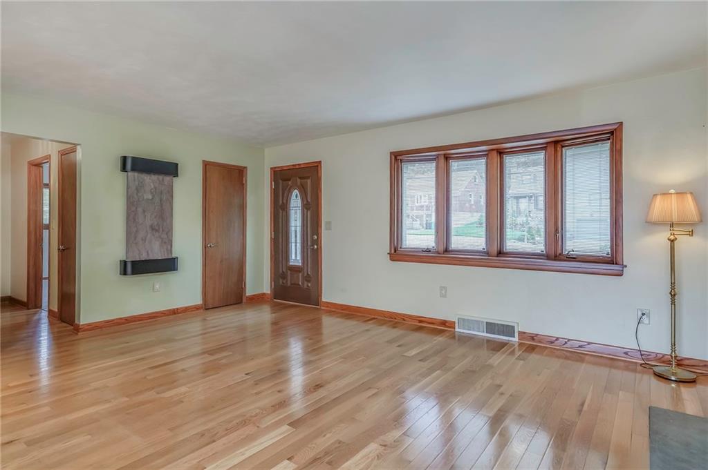 174 Gass Road Pittsburgh, PA 15229 - Photo 3 of 24 Gallery Image 3