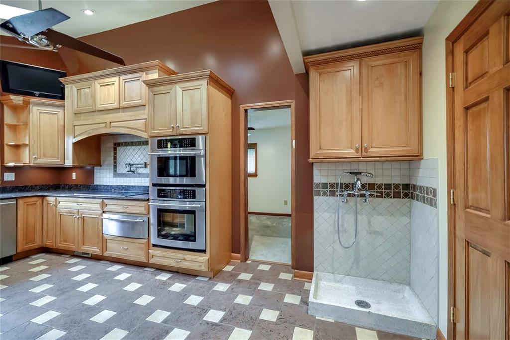 174 Gass Road Pittsburgh, PA 15229 - Photo 8 of 24 Gallery Image 8