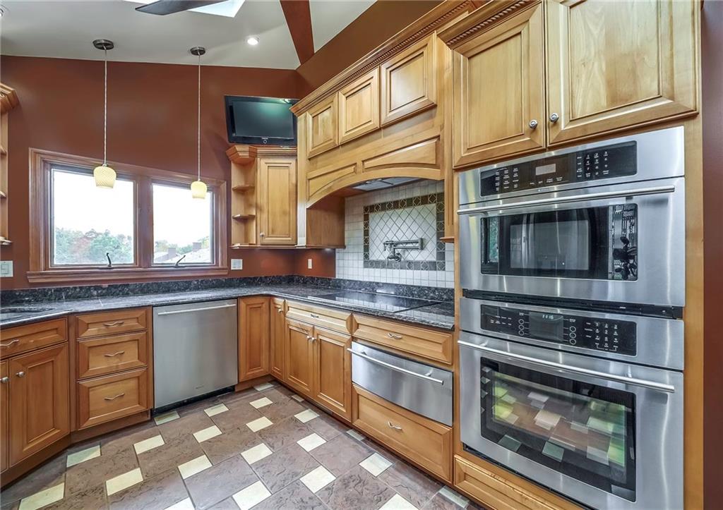 174 Gass Road Pittsburgh, PA 15229 - Photo 9 of 24 Gallery Image 9