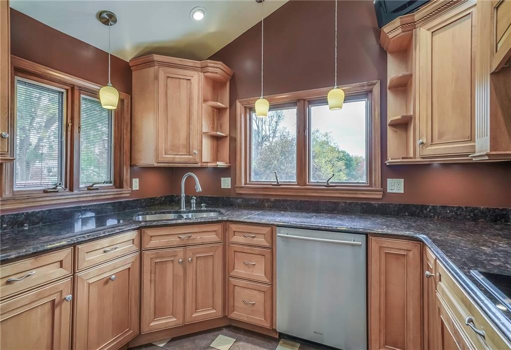 174 Gass Road Pittsburgh, PA 15229 - Photo 10 of 24 Gallery Image 10